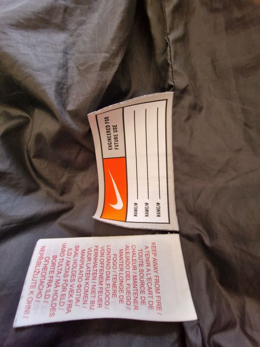 Продавам пухенка Nike за момче в размер М (137-147)