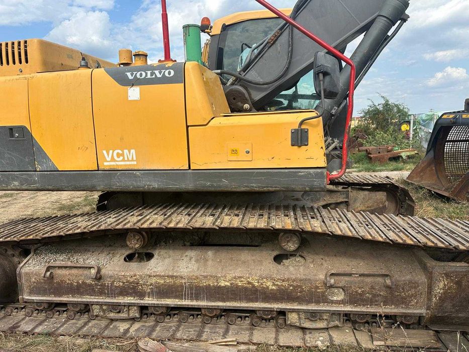 VAND Excavator pe senile Volvo 250DL