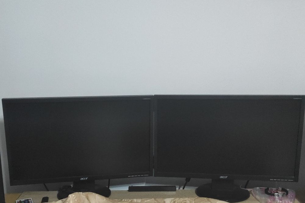 2 monitoare Acer v223hwc