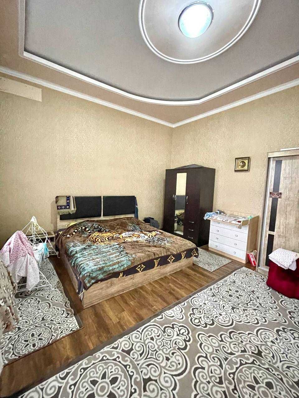 Юнусобод тумани Шахристон метроси якинида жойлашган 4.5 сотихли 8 хона