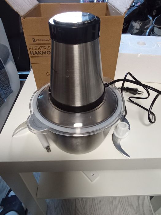 Tocător electric pentru alimente