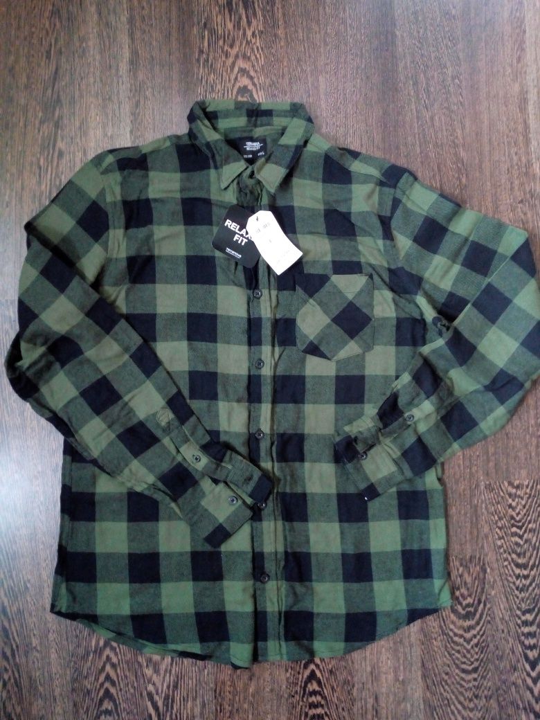 Нови мъжки ризи L-ка Bershka/Terranova/цената е на бр.
