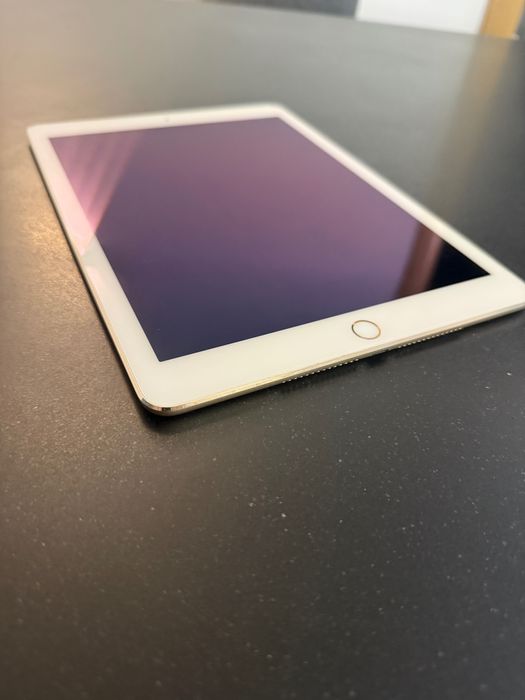 Ipad Air 2,  2 tablete 16 GB stare buna Gold/Silver