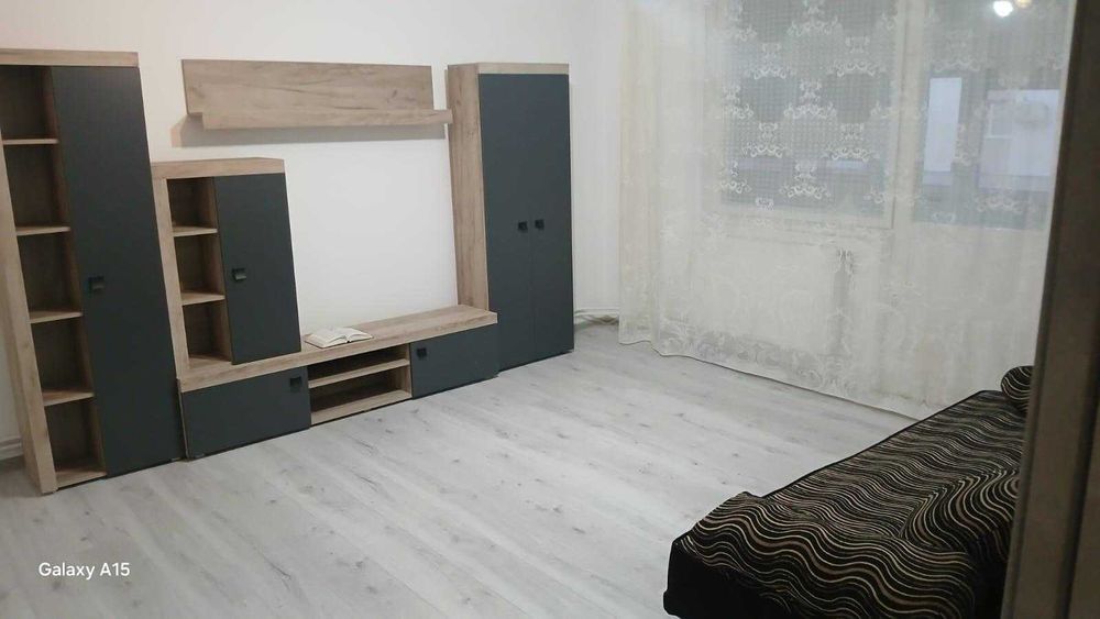Apartament cu 3 camere de închiriat