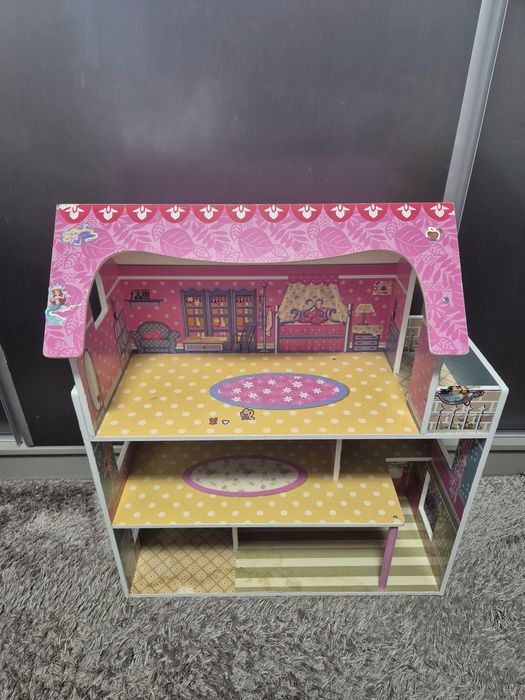 Casa de papusi din lemn