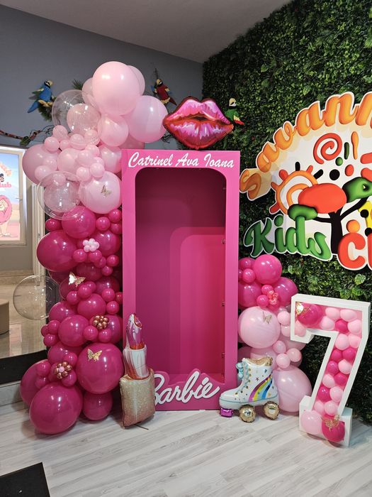 Cutie barbie de inchiriat cu sau fără decor baloane