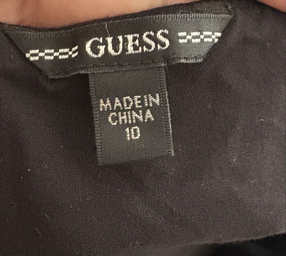 Детска рокля на Guess тип Венсдей за 10 г