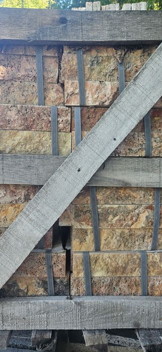 Piatră naturală scapițată