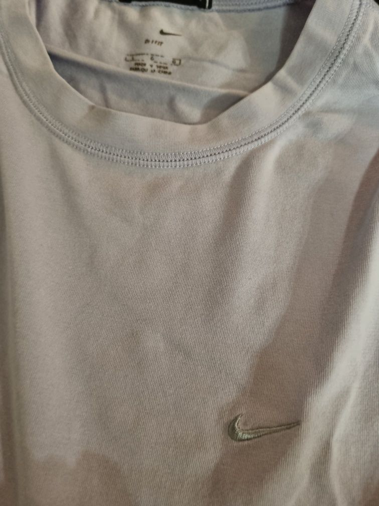 Спортни клинове, тениска, бюстие nike, hm