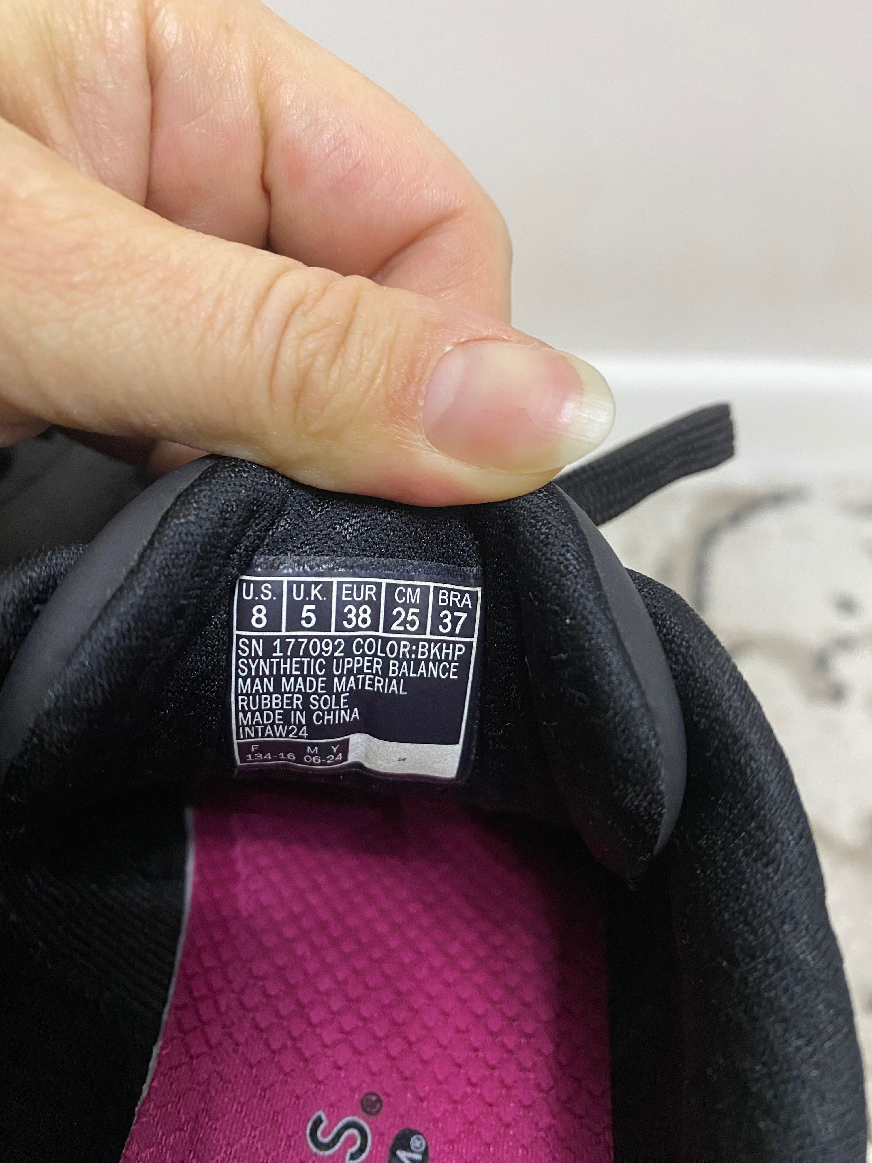 Женские кроссовки sketchers