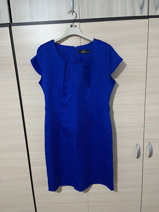 Къса официална рокля