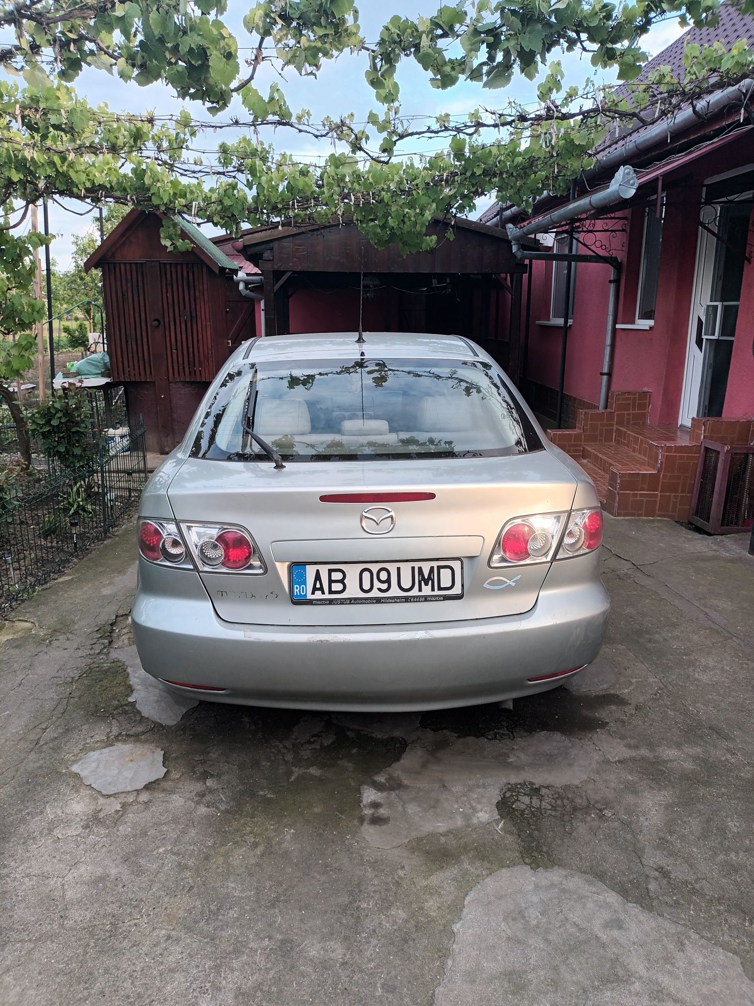 Mazda 6 an 2003 hatchback