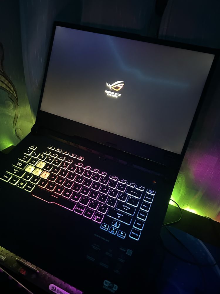 Vand leptop ROG STRIX G15