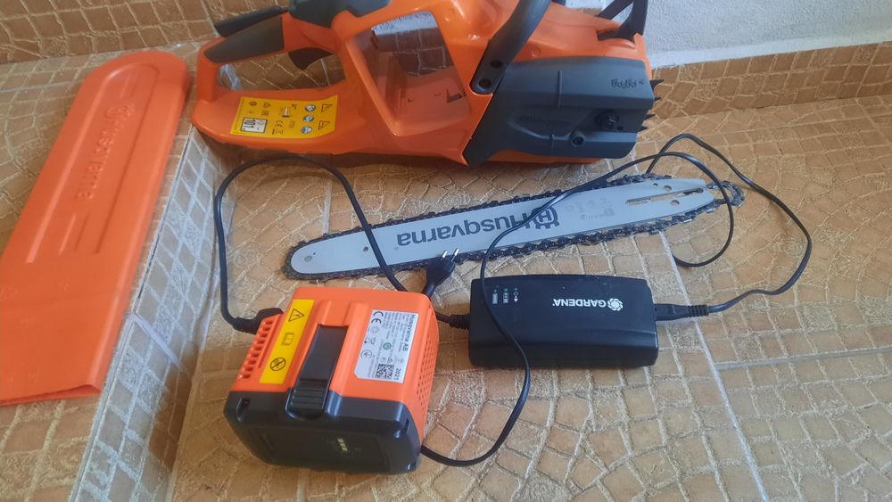 Vând drujba Husqarna 340i nou.
