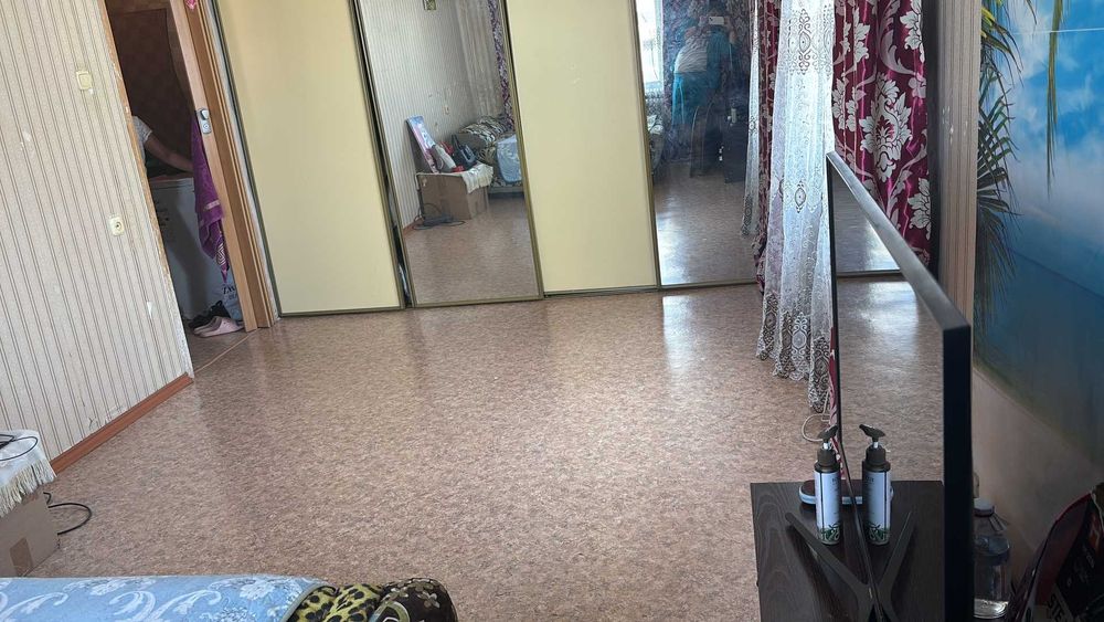 продается 1 комнатная квартира малосемейного типа в районе ЖД больница