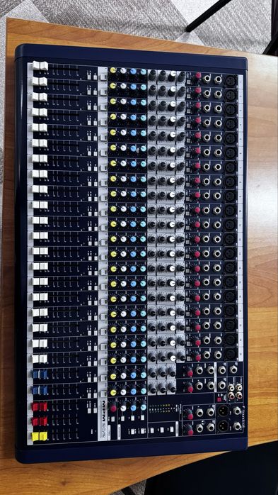 Soundcraft MPM20/2 — профессиональный аналоговый микшер, 20 каналов
