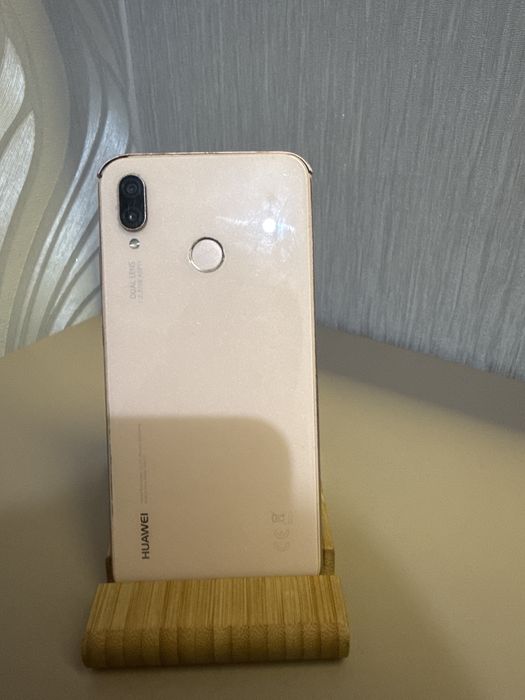 Продам Huawei P20 lite из минусов по бокам трешены продам за 20000тг