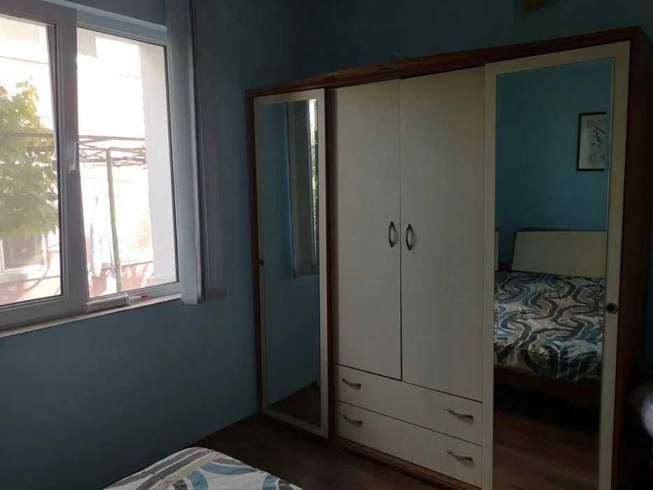 Дава се под наем Тристаен апартамент в Бургас, Меден рудник - зона Г - 68 кв.м за 275 € - Снимка #1