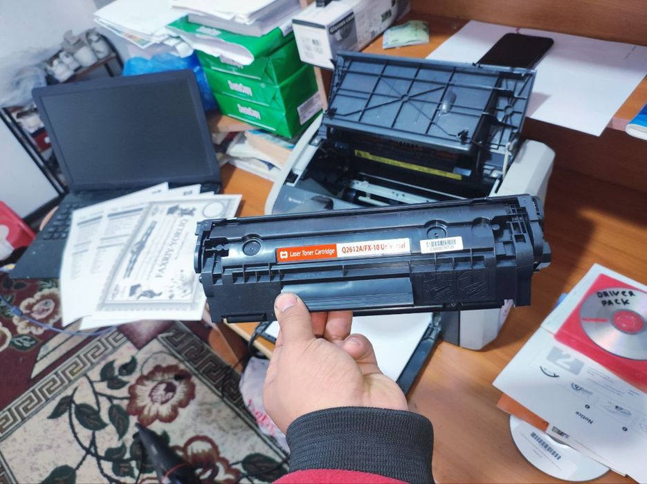 HP tezkor printer, zaprafka polni,Hama yeri Ishlaydi karopka dakument