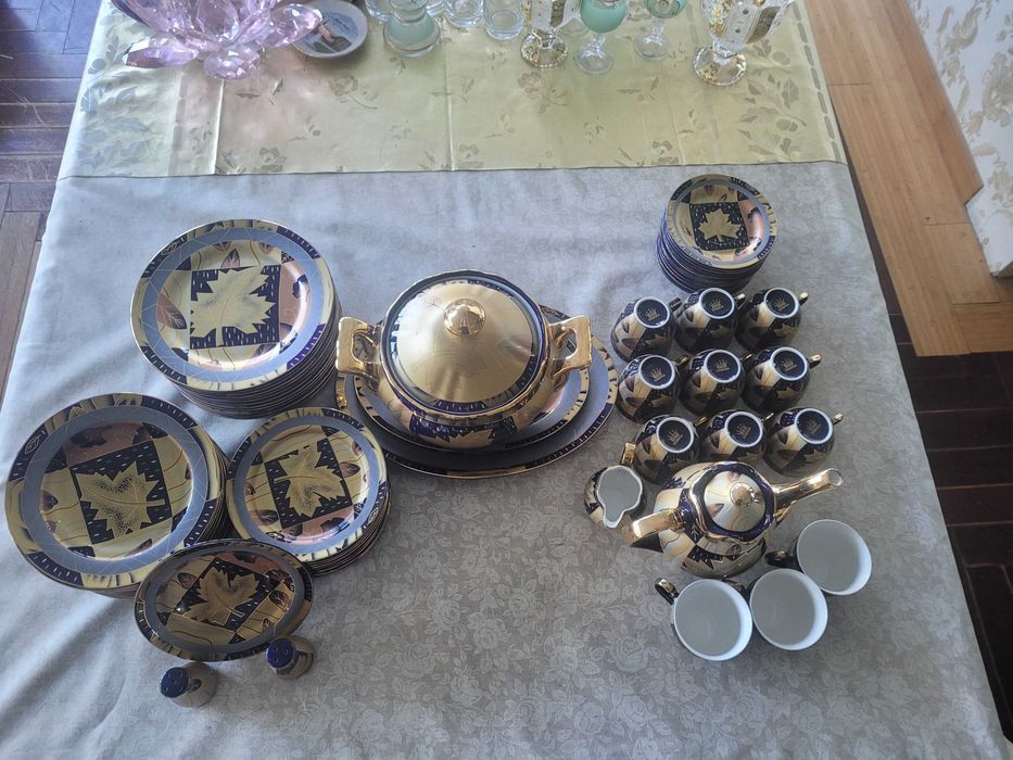 Сервиз с кленовыми листьями