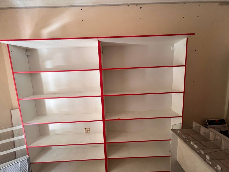 Магазинга полкалар , витринный холодилниклар сотилади