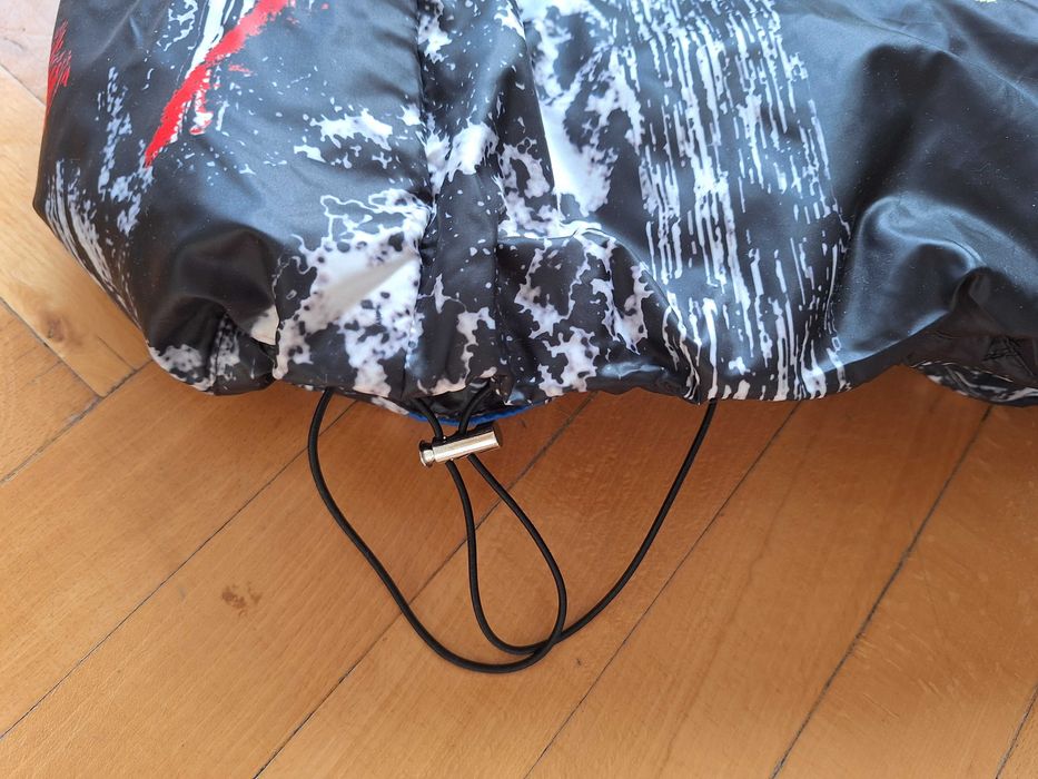 Тънко, леко, дълго пухено яке. Като ново.