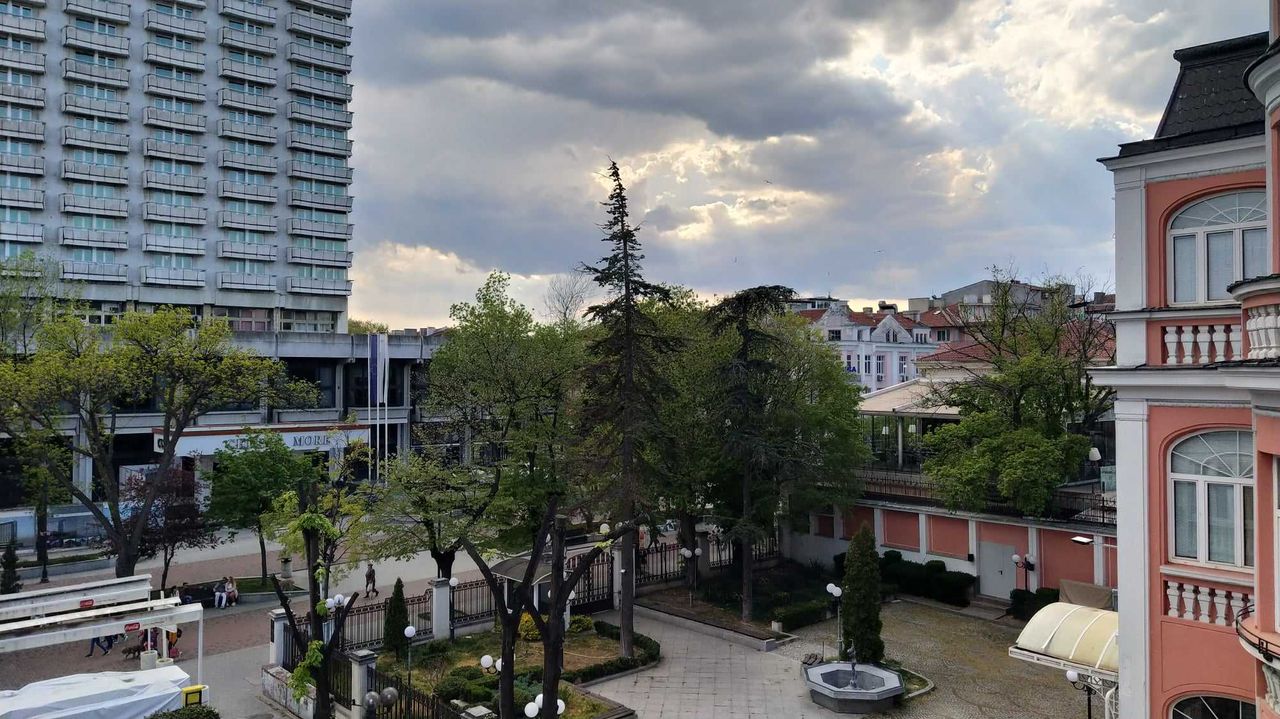 Дава се под наем Тристаен апартамент в Варна, Център - 65 кв.м за 612 € - Снимка #14