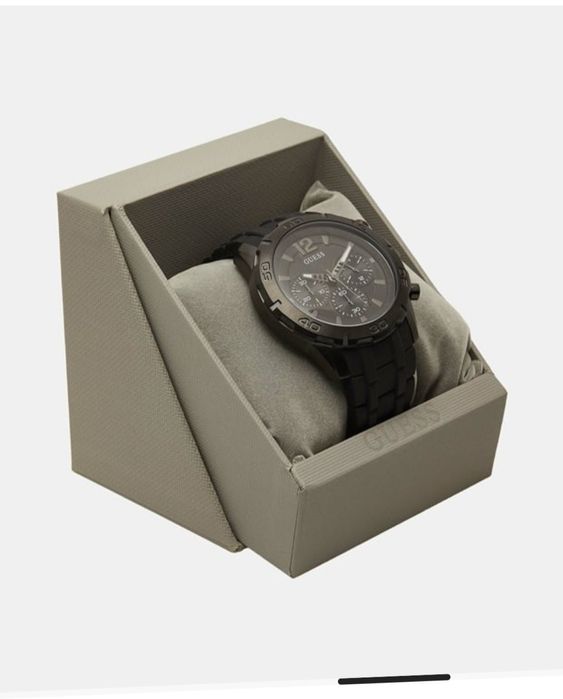 Часовник GUESS!!