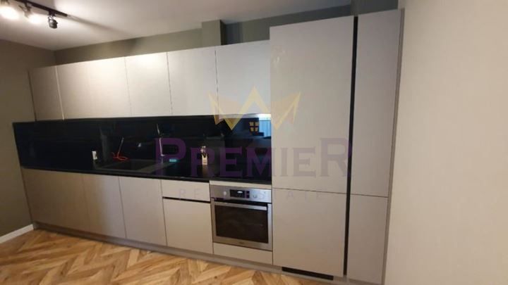 Дава се под наем Тристаен апартамент в Варна, Център - 92 кв.м за 850 € - Снимка #1