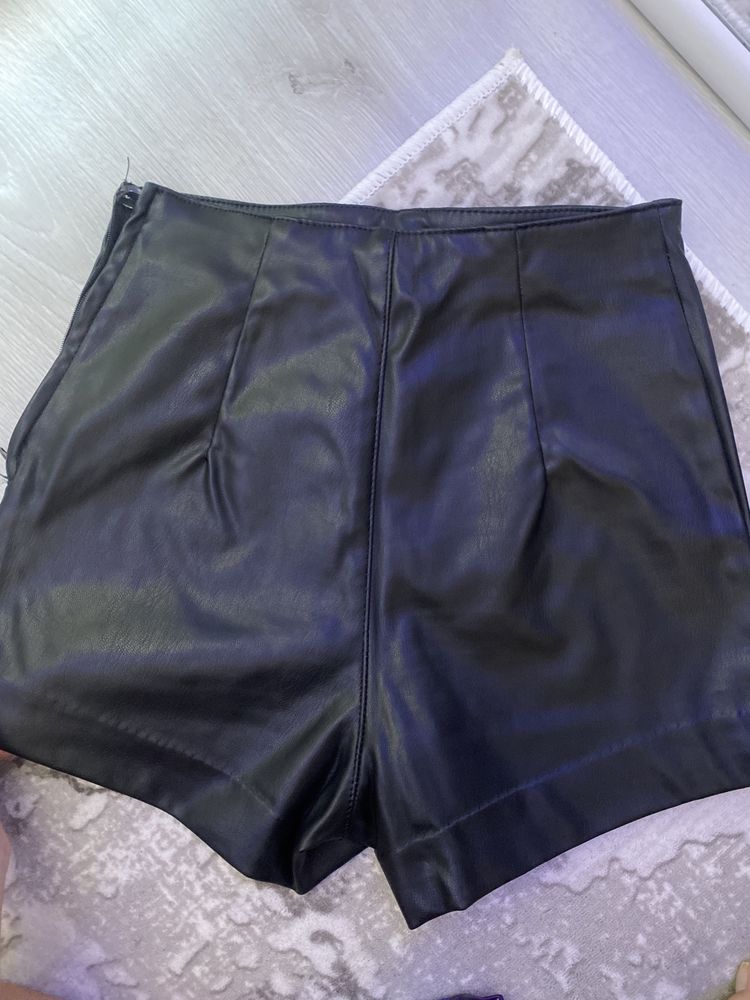 Къси панталони bershka HM