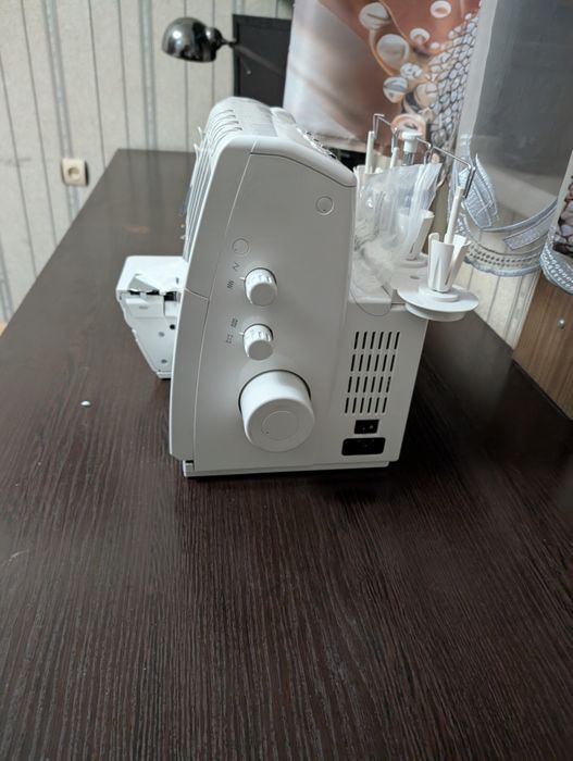 Bernina L450 оверлок в идеальном состоянии