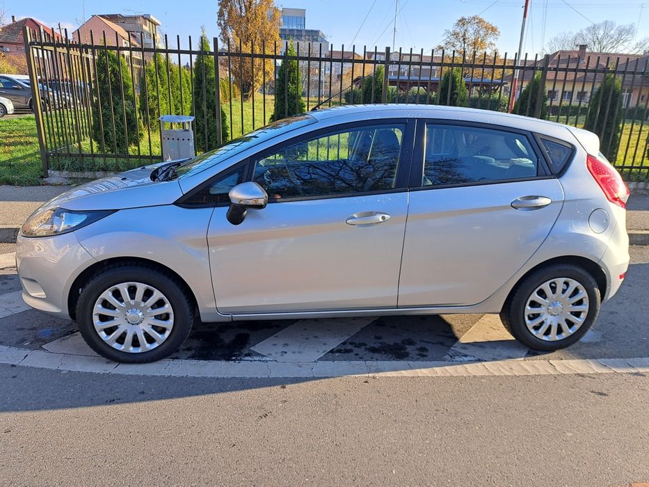 Vând Ford Fiesta