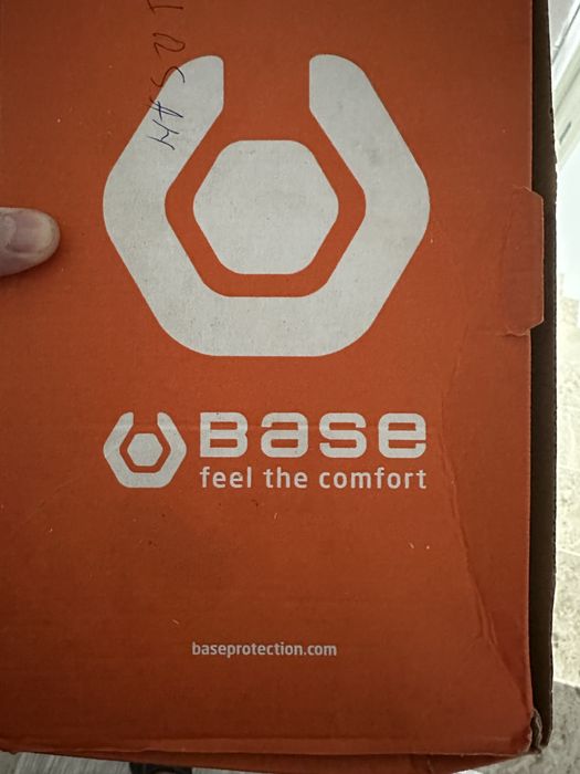 Bocanci lucru noi în cutie ,marca Base