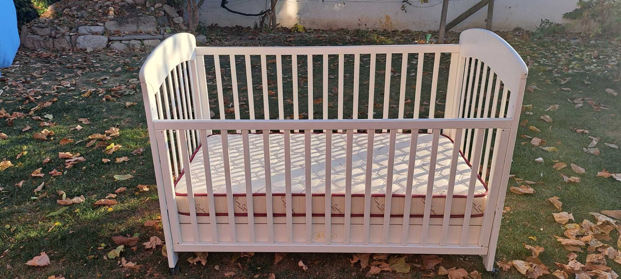 Детско легло кошара от естествено дърво и дюшек