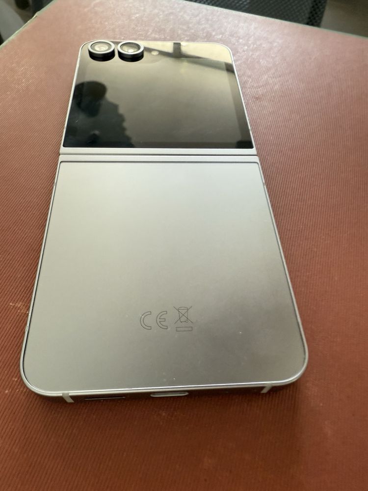 Z flip 6 512GB НОВ демонстрационен