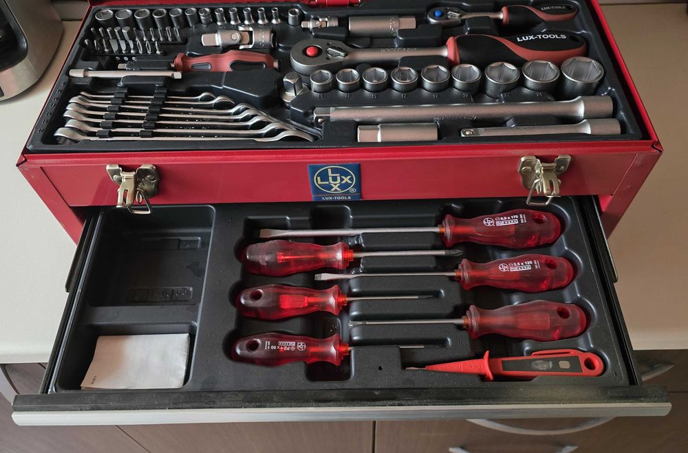 Trusa scule Lux Tools, 71 piese, rosu