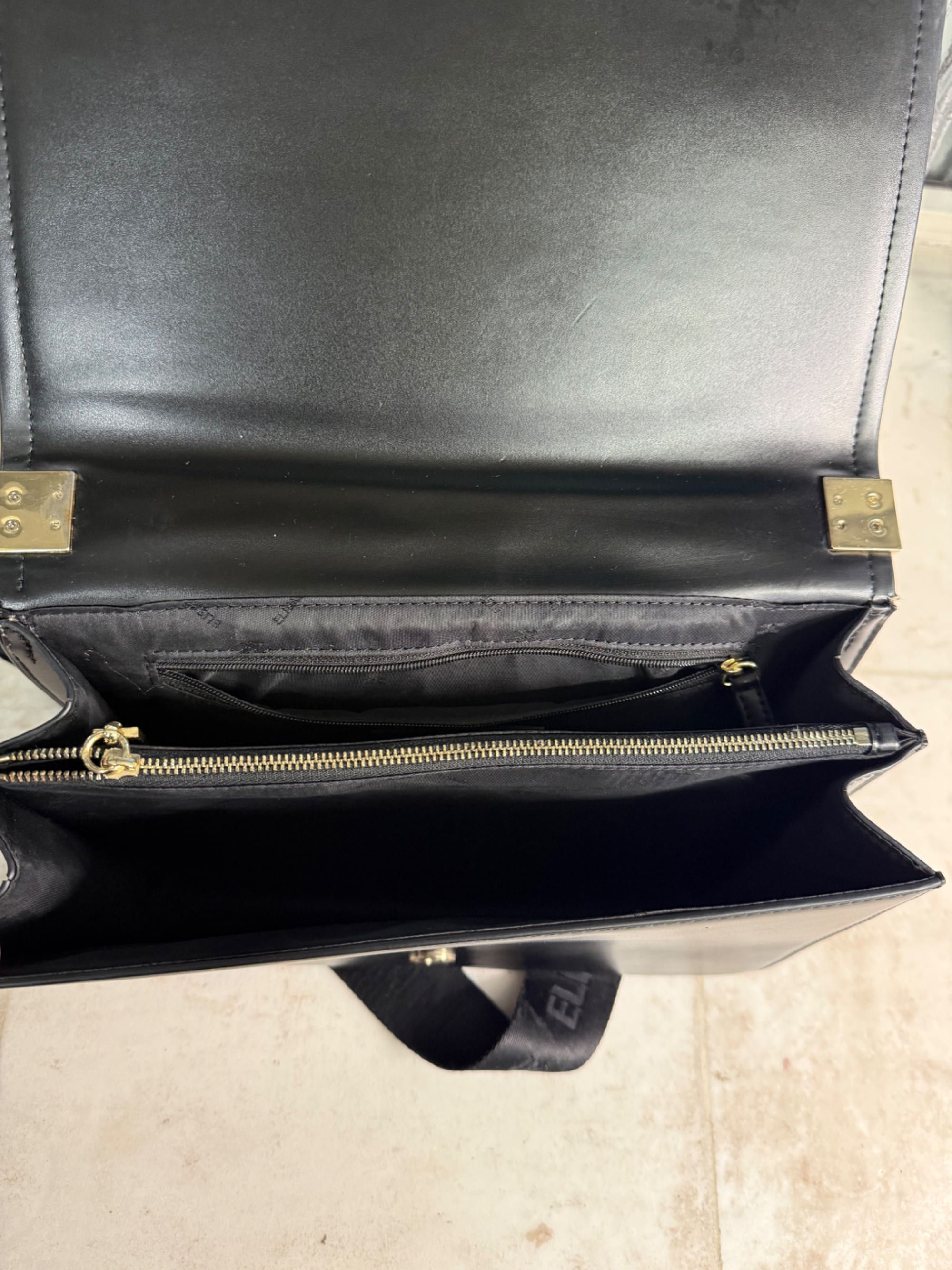 Чанта Fendi от естествена кожа.