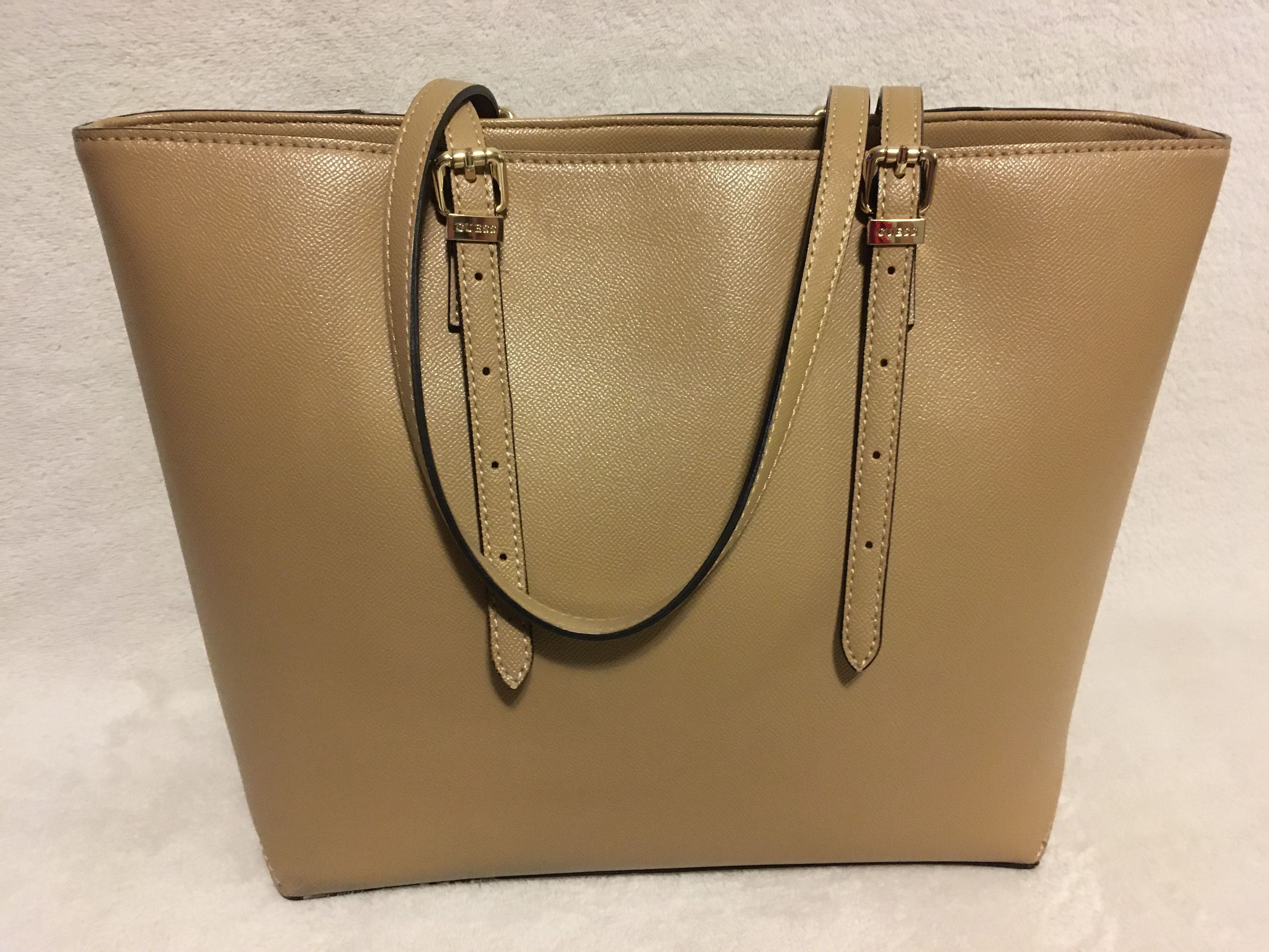 Оригинална дамска бежова чанта Guess