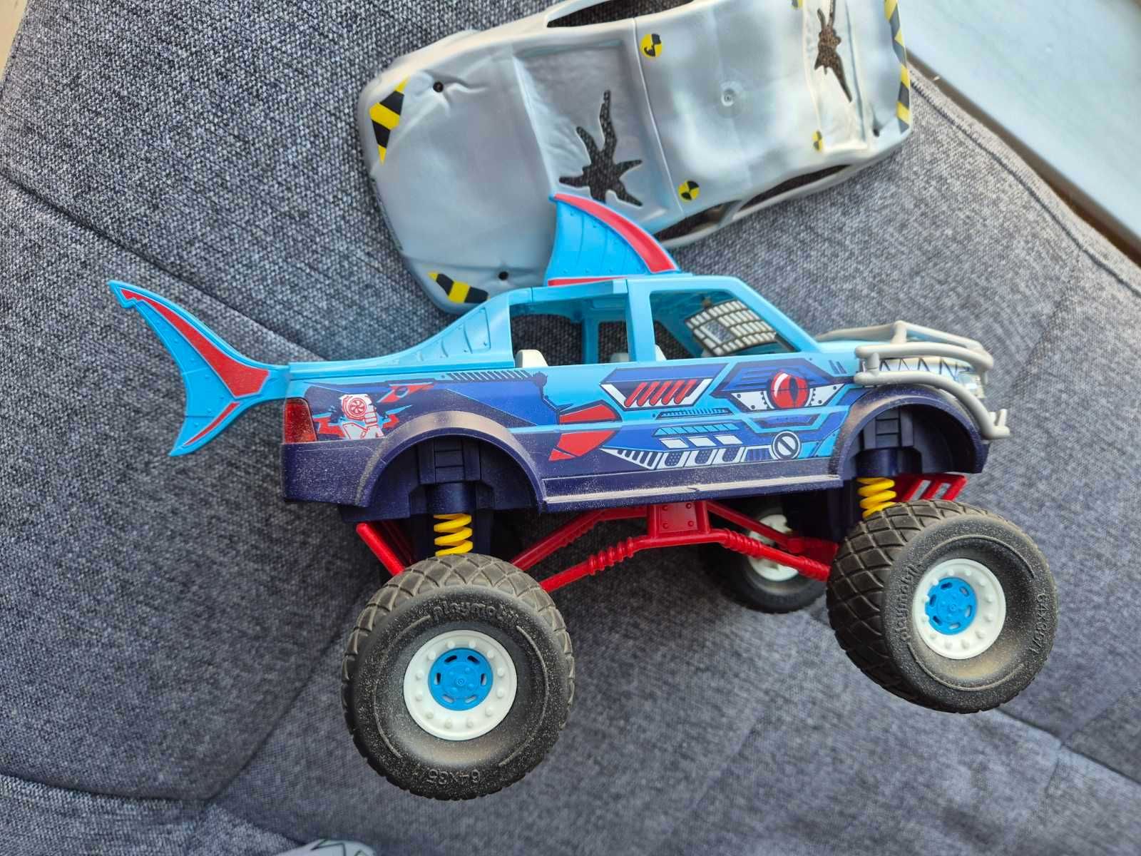Playmobil Каскадьорско шоу, Камион Акула - Джип