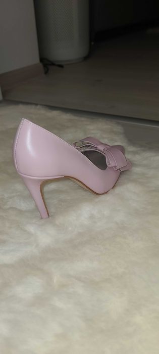 Pantofi stiletto