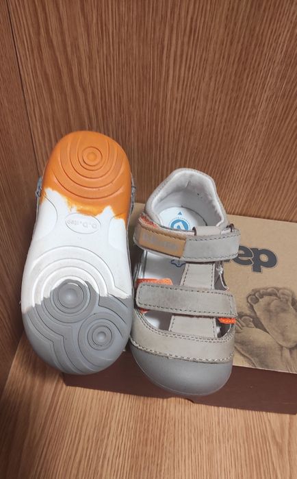 Vând săndăluțe închise DDstep, piele naturala, mărimea 23