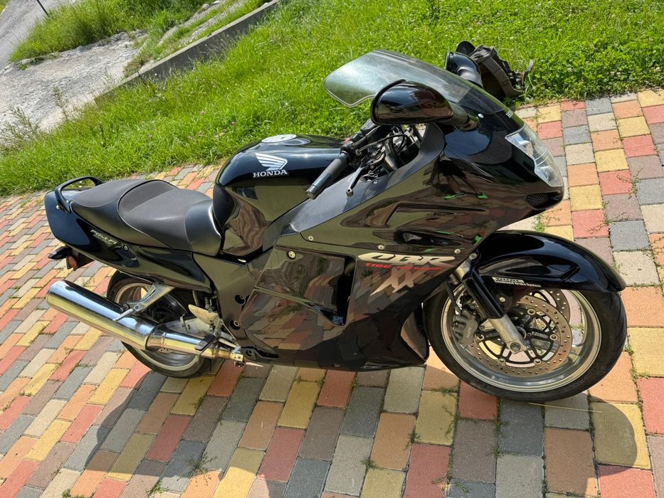 Honda cbr1100 super blackbird 1997