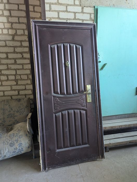 Продам дверь в хорошем состоянии