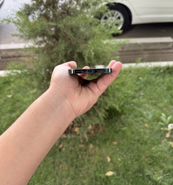 Iphone 12 Pro Xolat yaxsh Ekran radnoy yomkst 74 hama joyi ishlidi