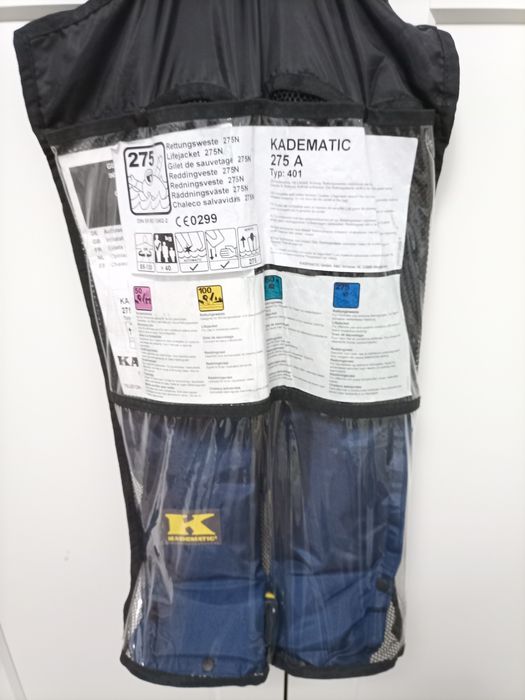 Vînd vesta de salvare