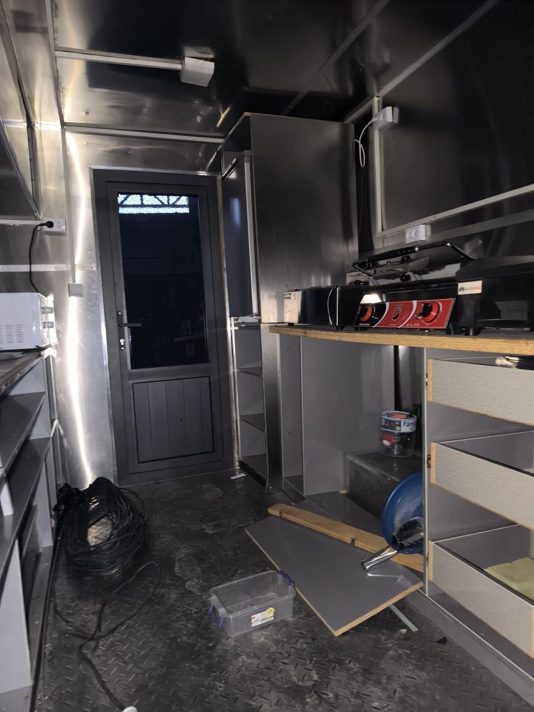Food truck (ярим тайёр маҳсулотларини пишириш ва сотиш
