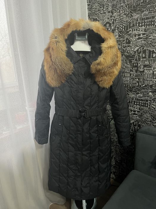 Продам зимний пуховик с лисьим мехом