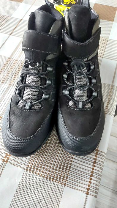 Детски боти за момче.