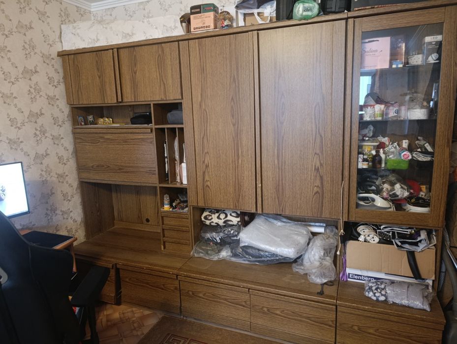 Отдам стенку в зал