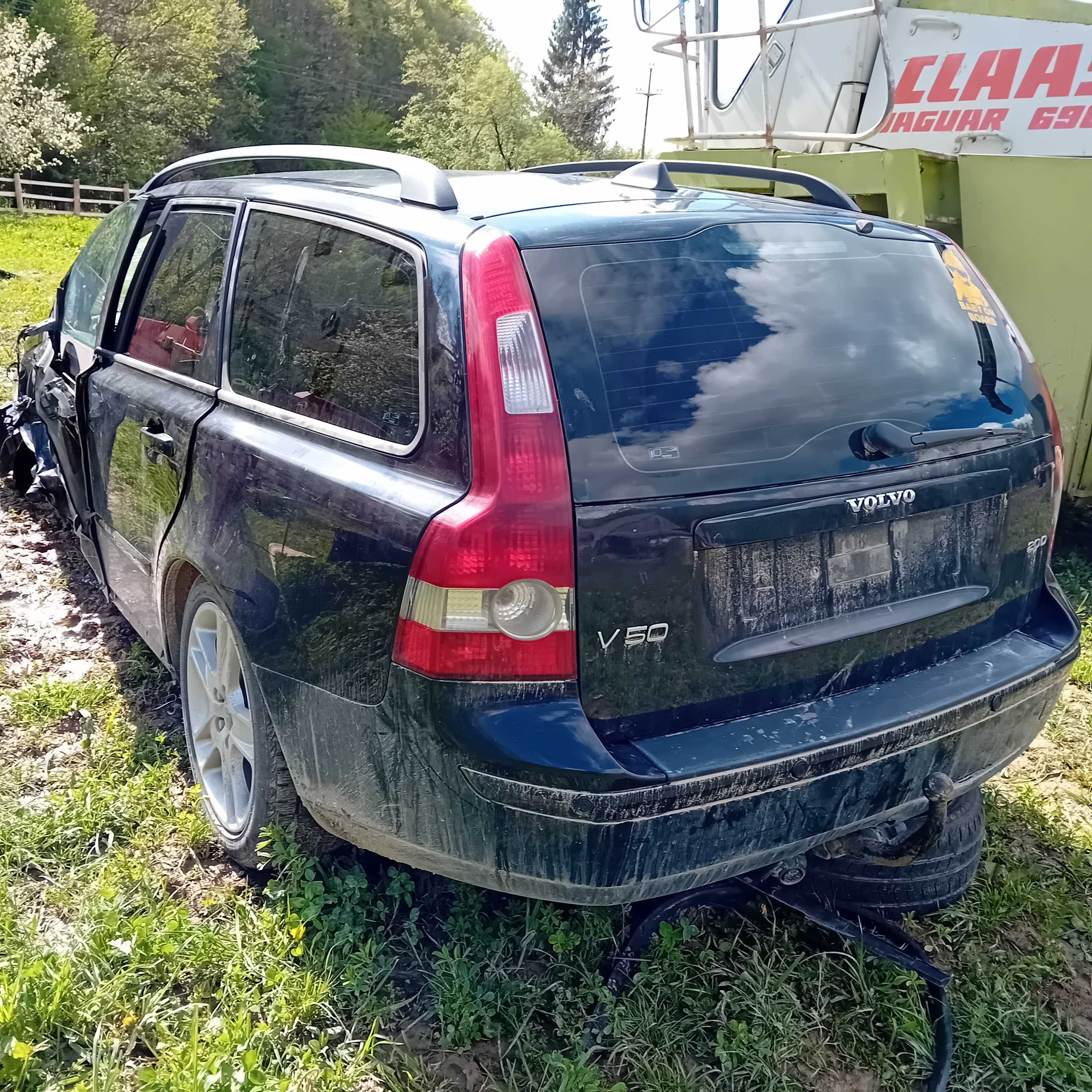 Vând Volvo v50 pentru dezmembrari